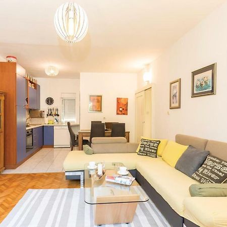 Lovely Apartment In Makarska With Wifi المظهر الخارجي الصورة