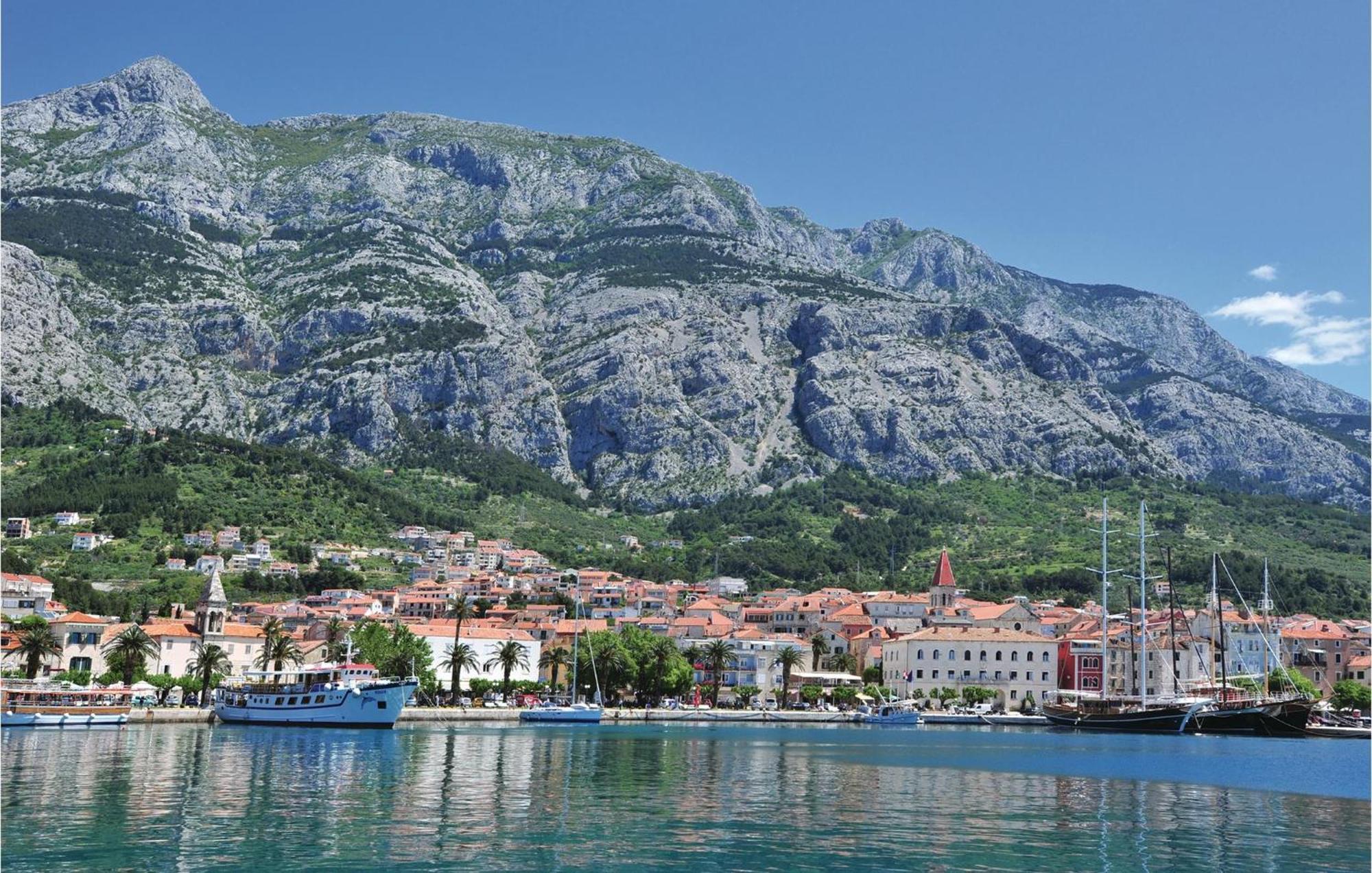 Lovely Apartment In Makarska With Wifi المظهر الخارجي الصورة