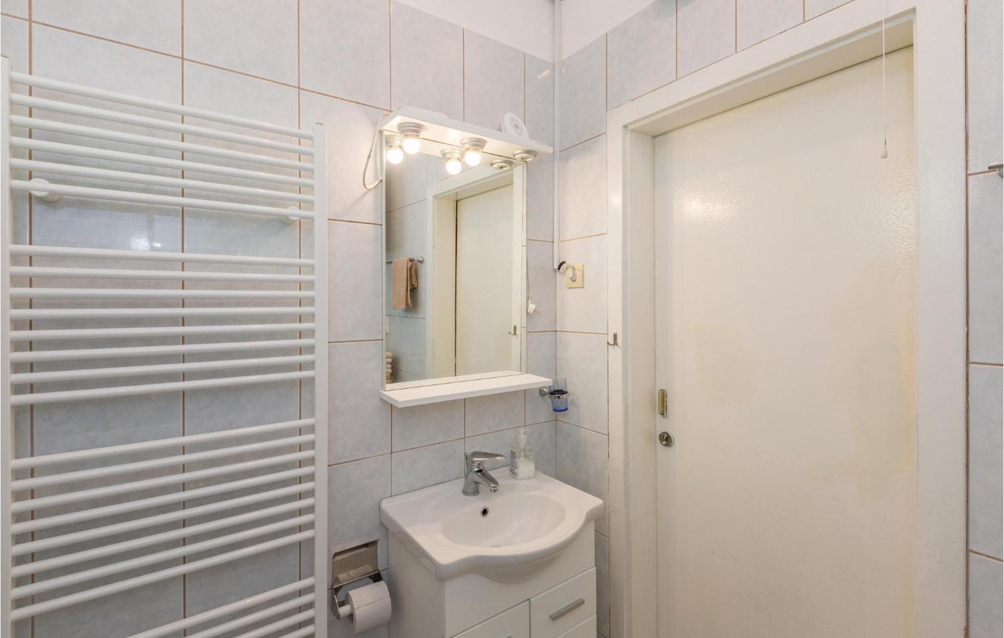 Lovely Apartment In Makarska With Wifi المظهر الخارجي الصورة